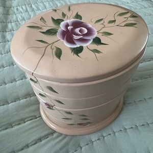 Floral painted swivel jewelry box